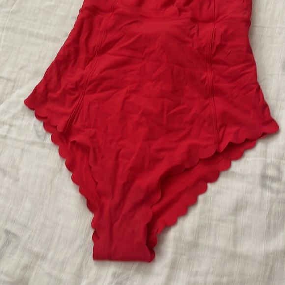 Red bikini - Picture 3 of 8